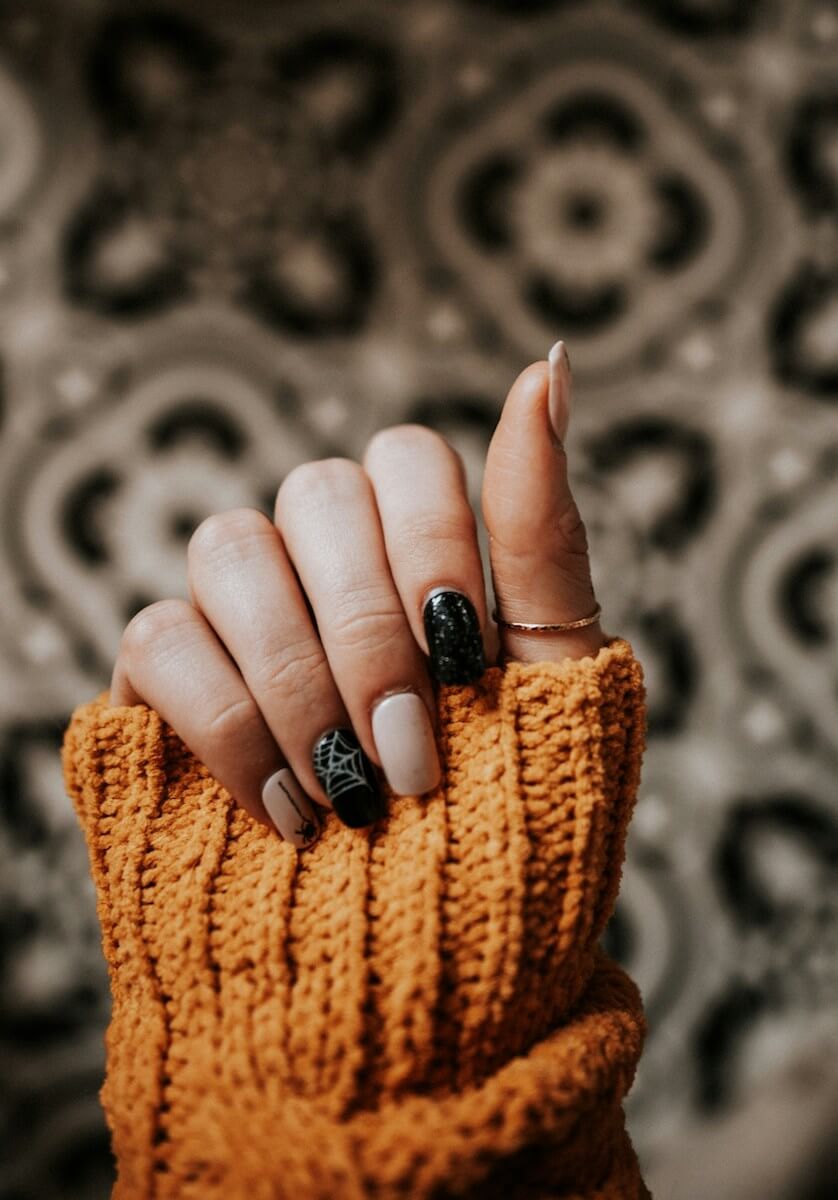 Halloween Nails For Fall | Nomade & Mode
