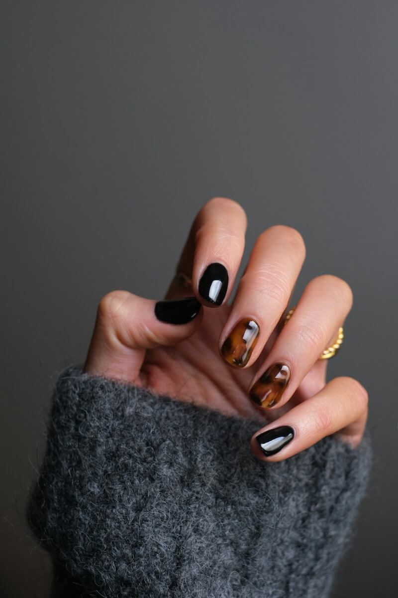 Tortoise Shell Nails For Fall | Nomade & Mode